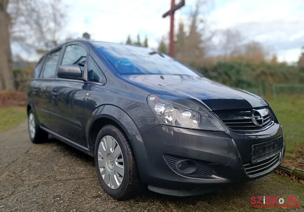 2011' Opel Zafira photo #1