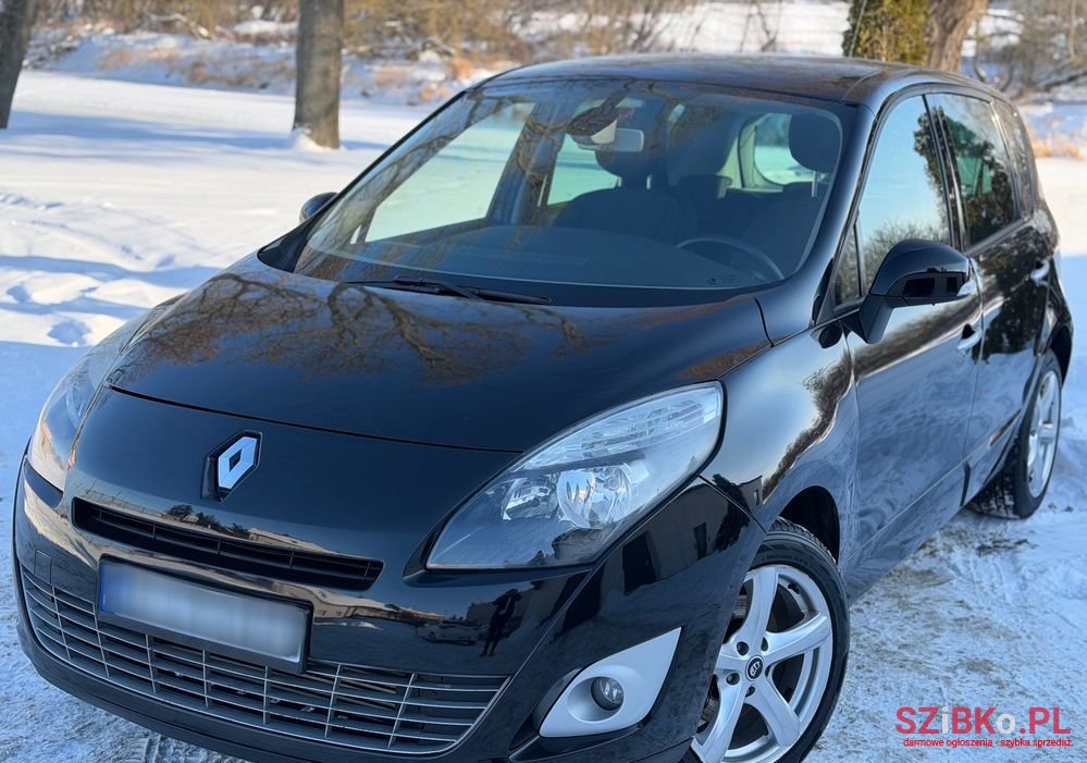 2011' Renault Scenic photo #2