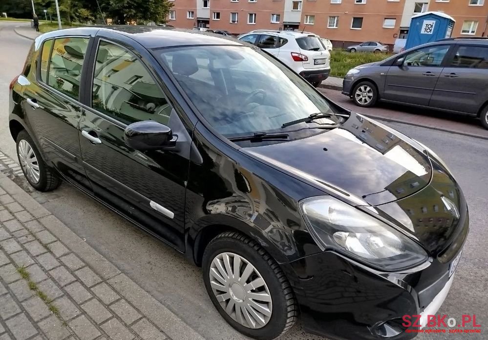 2011' Renault Clio photo #2