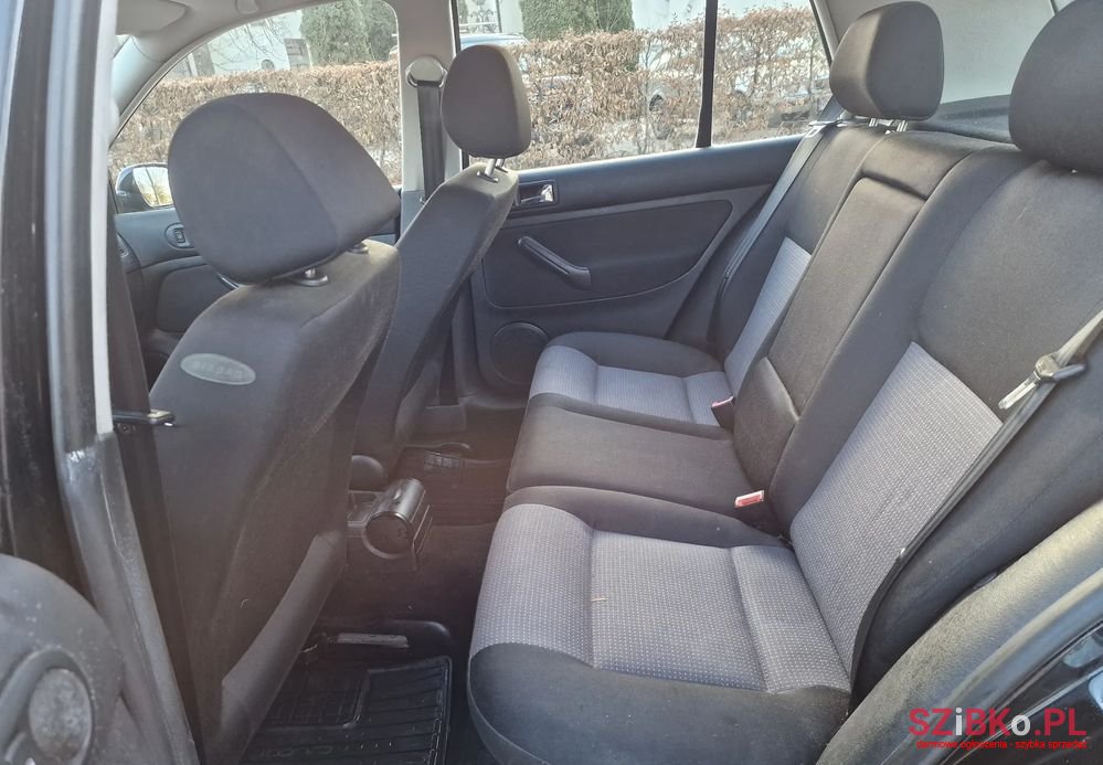 2002' Volkswagen Golf 1.4 Sportline photo #5