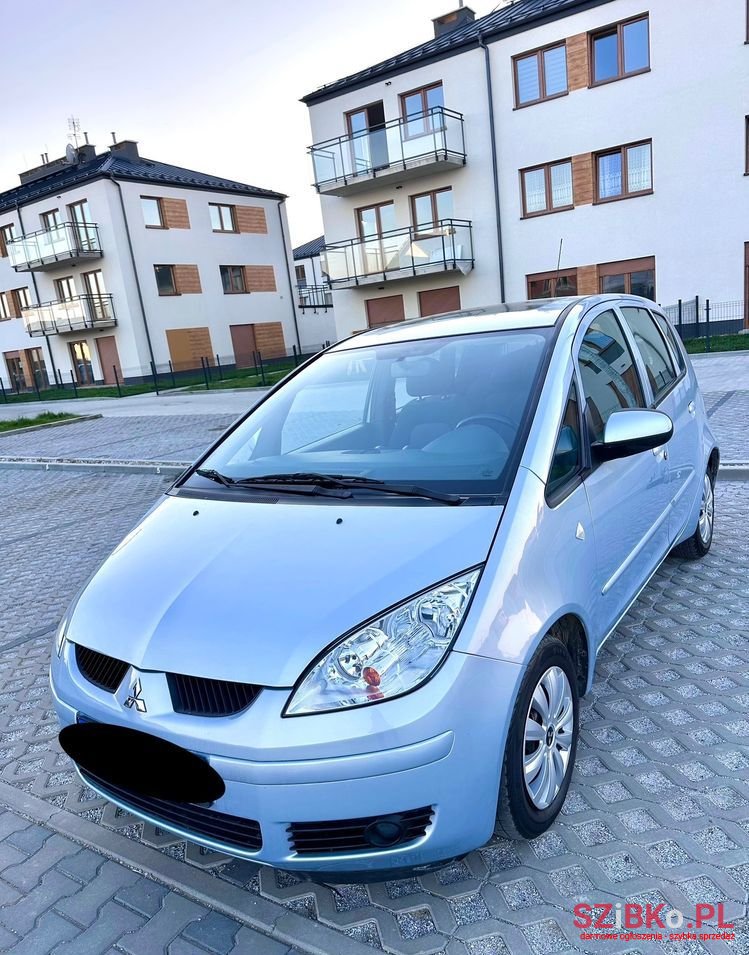 2007' Mitsubishi Colt photo #2