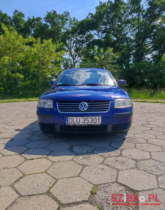 2001' Volkswagen Passat photo #2