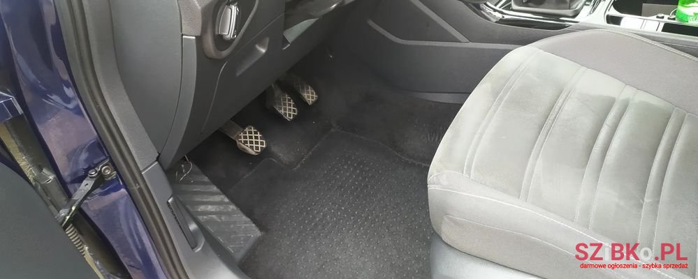 2016' Volkswagen Touran photo #6