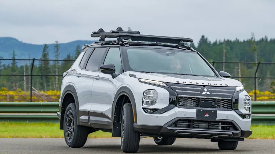 Mitsubishi Outlander PHEV Reportedly Getting a Full Redesign for 2028