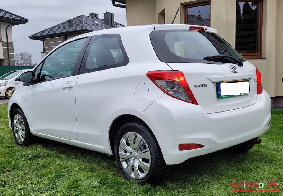 2014' Toyota Yaris photo #4