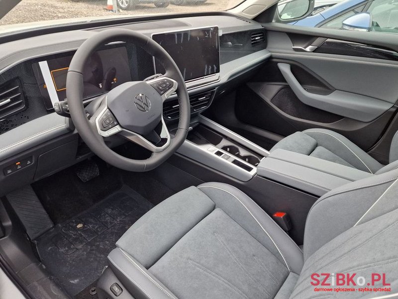 2024' Volkswagen Passat photo #5