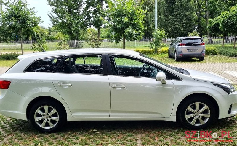 2015' Toyota Avensis Combi 1.6 Edition photo #3