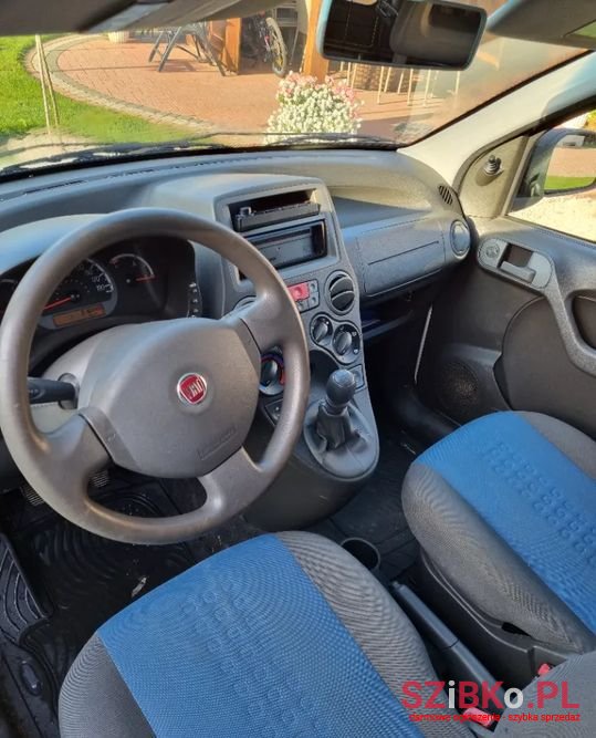 2011' Fiat Panda photo #4