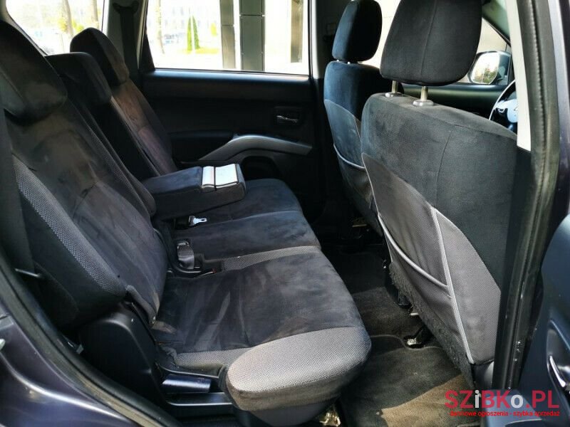 2009' Mitsubishi Outlander photo #4