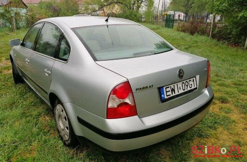 2002' Volkswagen Passat photo #2