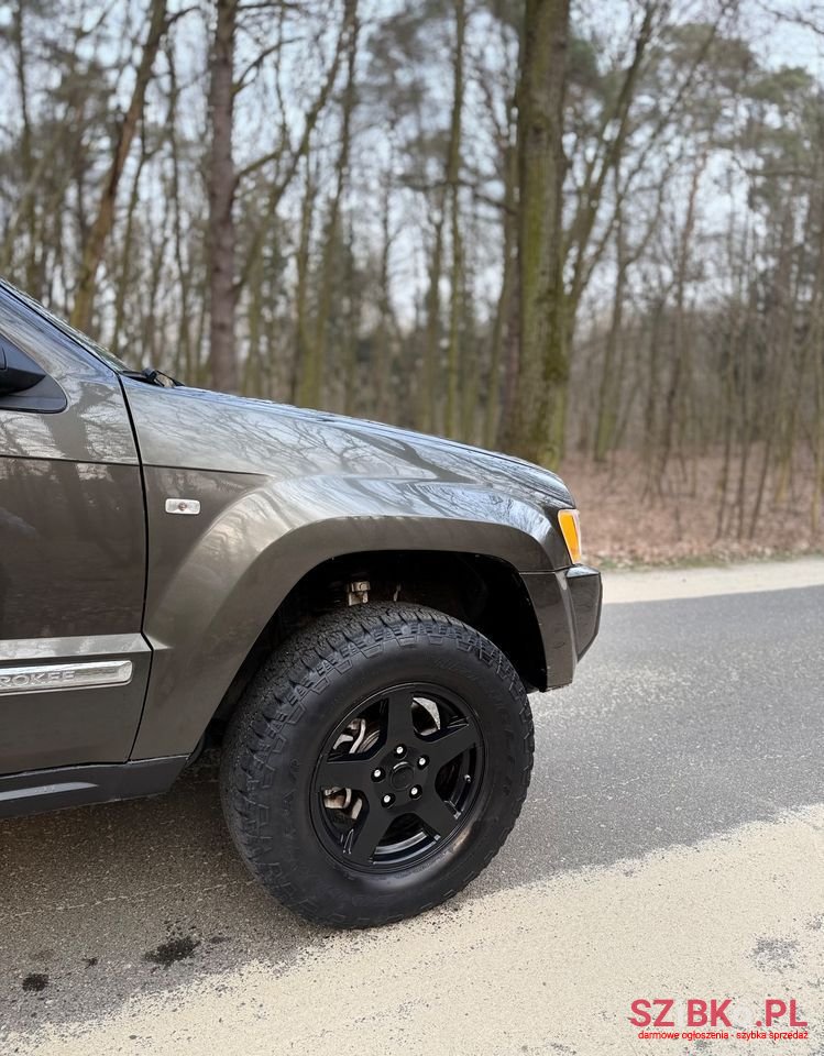 2005' Jeep Grand Cherokee photo #4