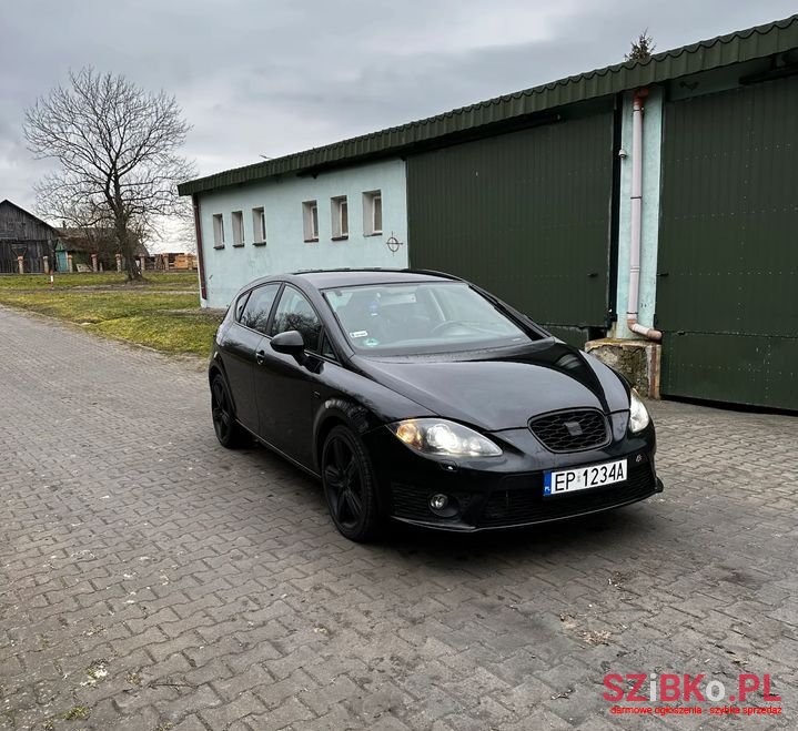 2011' SEAT Leon photo #2