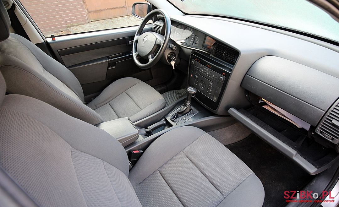2002' Opel Omega photo #5