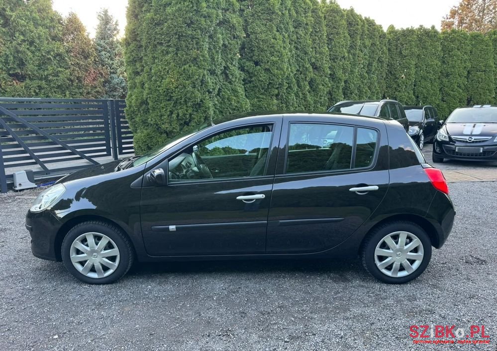 2008' Renault Clio photo #3