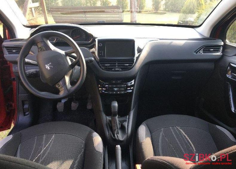 2013' Peugeot 208 photo #3