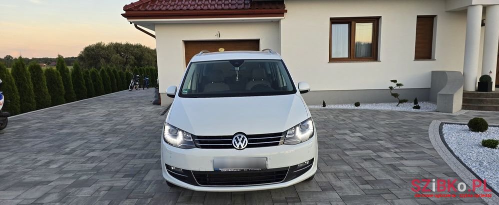 2017' Volkswagen Sharan photo #2