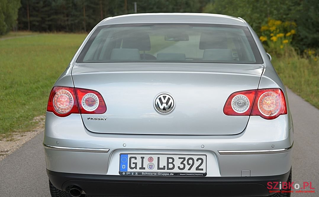 2005' Volkswagen Passat photo #6