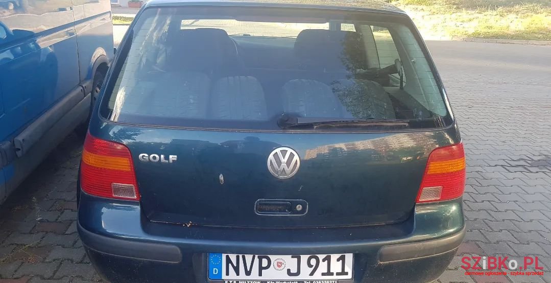 2001' Volkswagen Golf photo #4