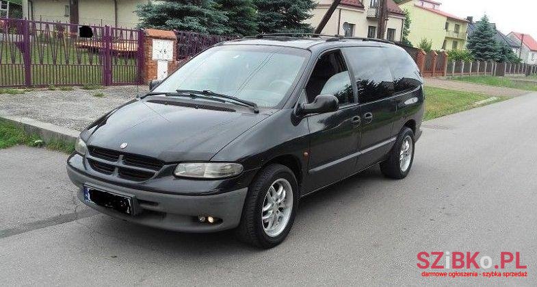 1999' Chrysler Grand Voyager photo #1