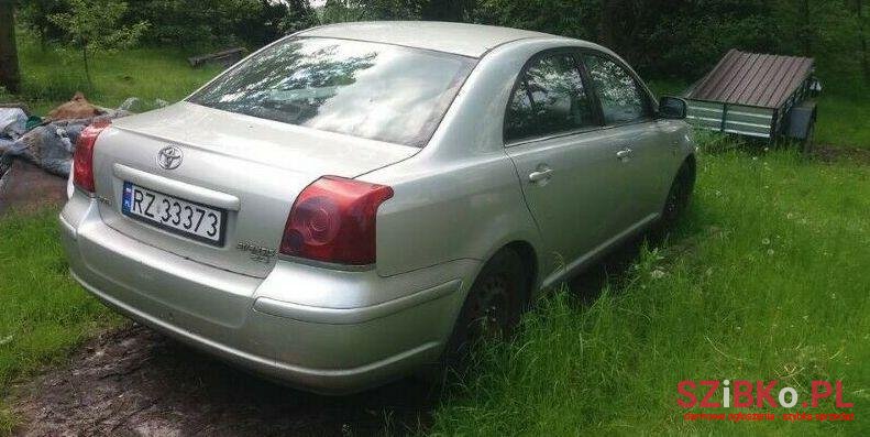 2003' Toyota Avensis photo #2