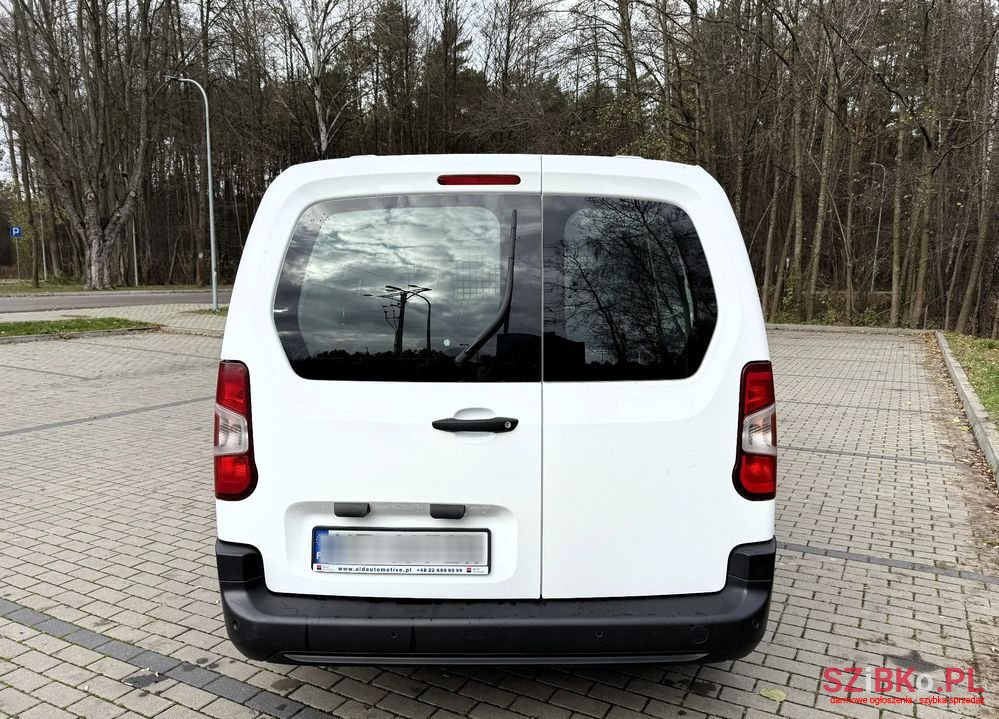 2021' Toyota ProAce City photo #6
