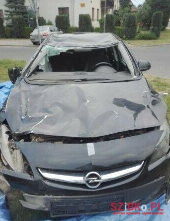 2013' Opel Astra photo #1