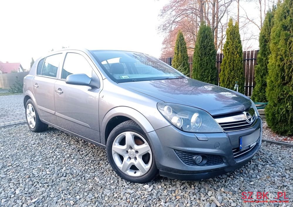 2007' Opel Astra 1.6 Active photo #1