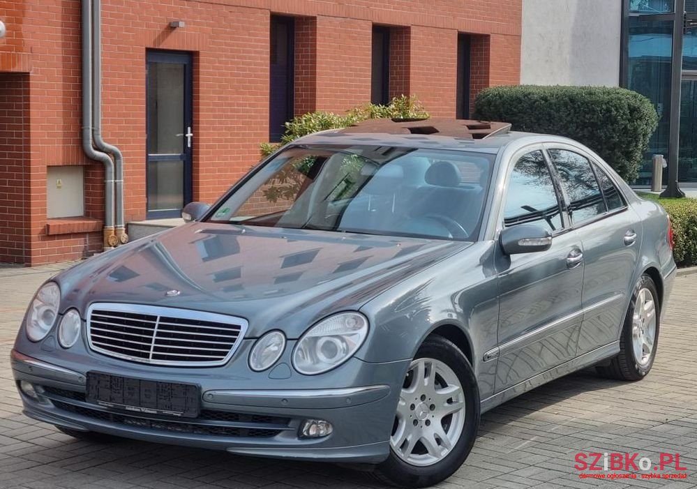2005' Mercedes-Benz E-Class 350 T photo #1