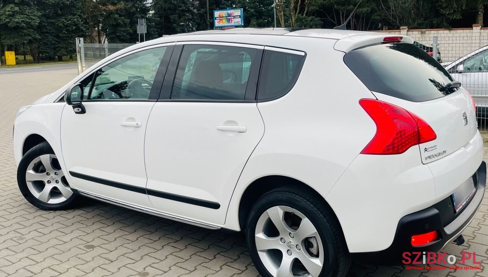 2011' Peugeot 3008 photo #1