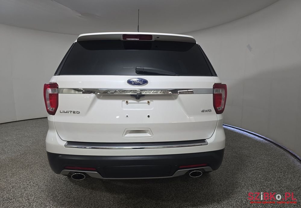 2017' Ford Explorer photo #5