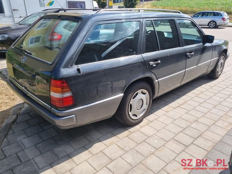 1994' Mercedes-Benz E-Class 220 T photo #2