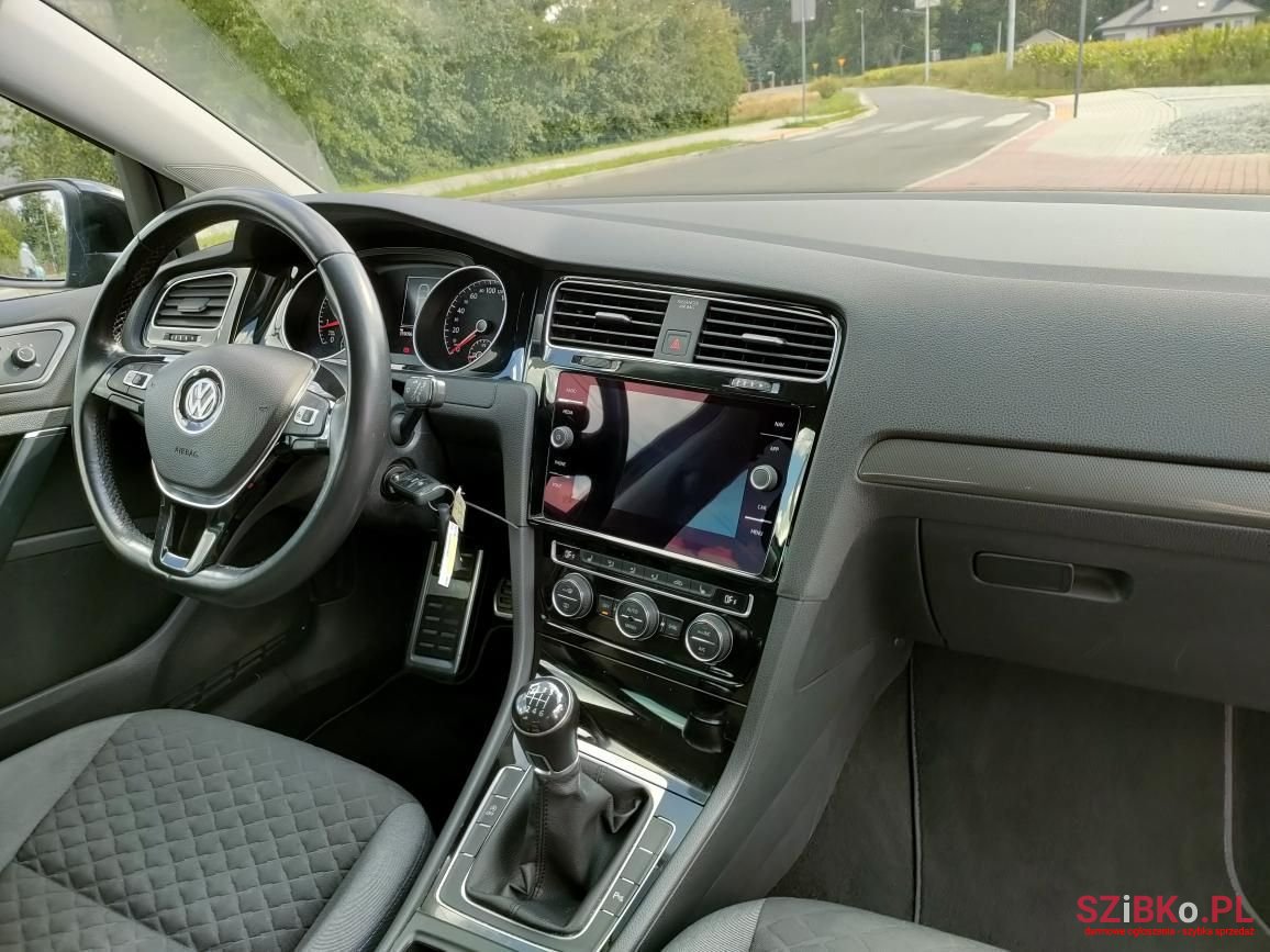 2018' Volkswagen Golf photo #6