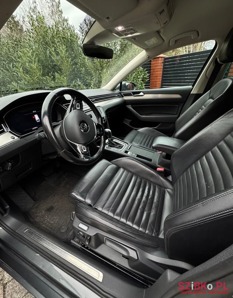 2015' Volkswagen Passat photo #5