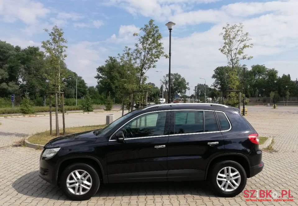 2011' Volkswagen Tiguan photo #1