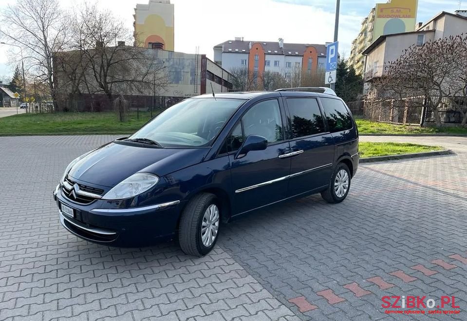 2011' Citroen C8 photo #2