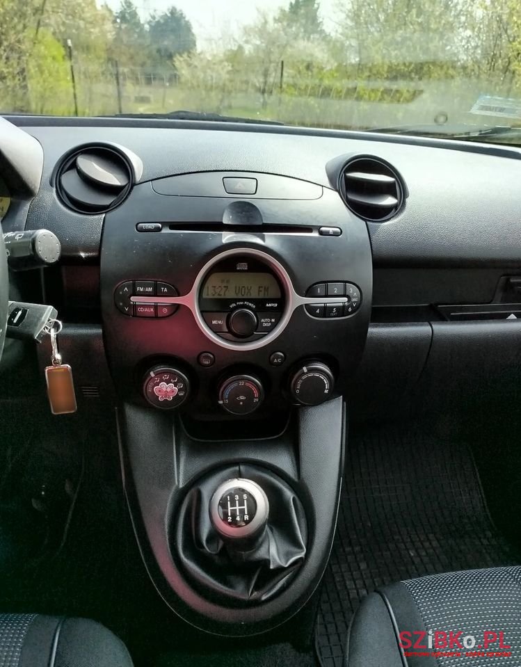 2007' Mazda 2 photo #2
