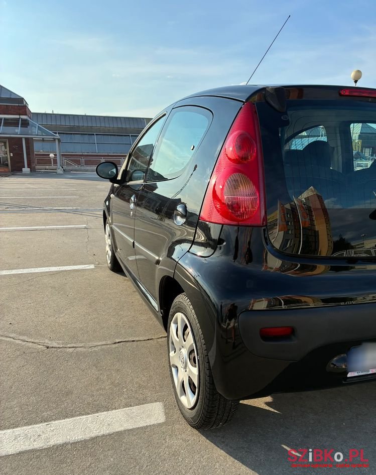 2010' Peugeot 107 1.0 Urban Move photo #5