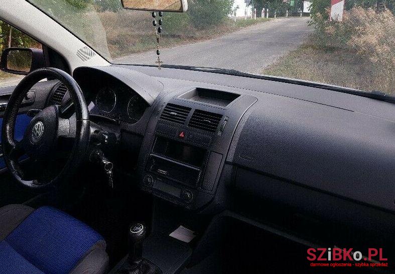 2004' Volkswagen Polo photo #2