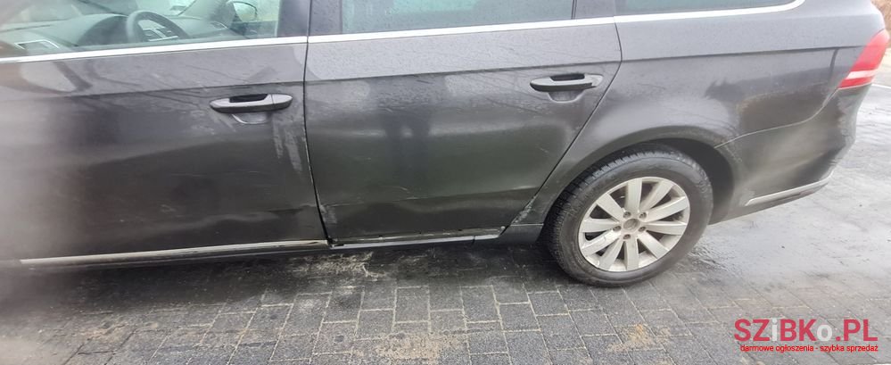 2011' Volkswagen Passat photo #4