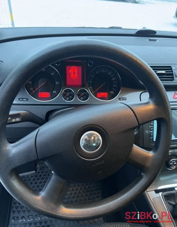 2006' Volkswagen Passat photo #5