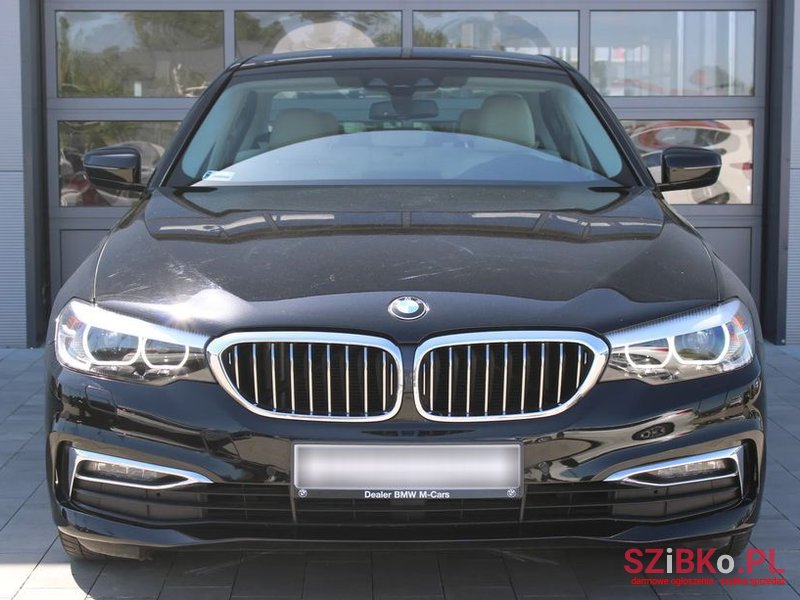 2019' BMW 5 Series 520D photo #2