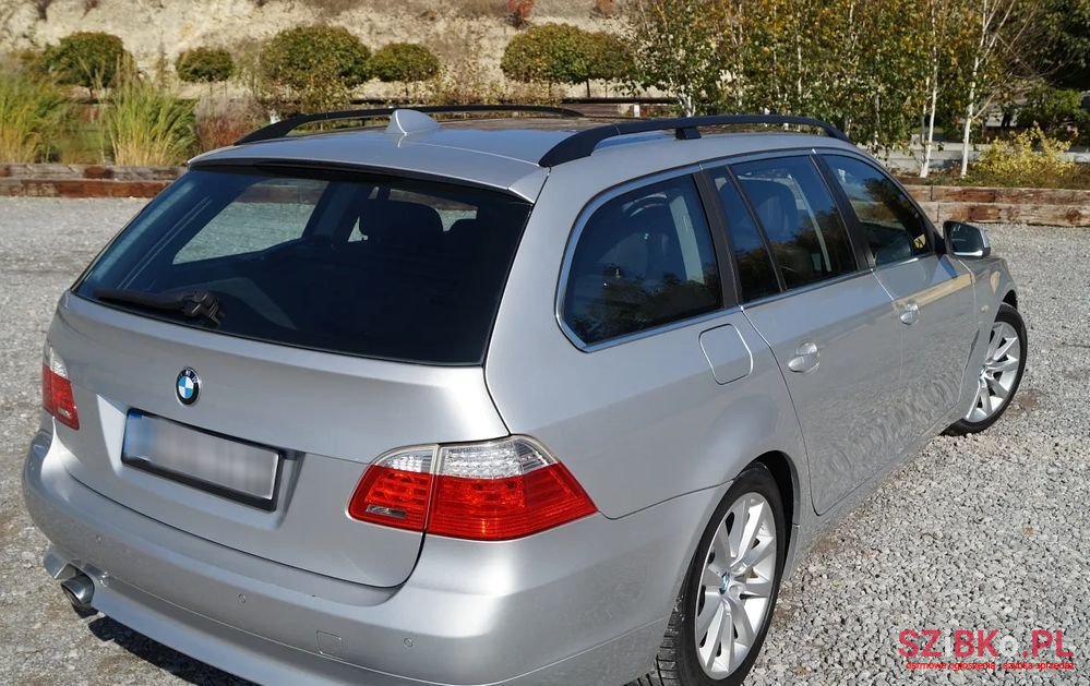 2010' BMW 5 Series photo #6