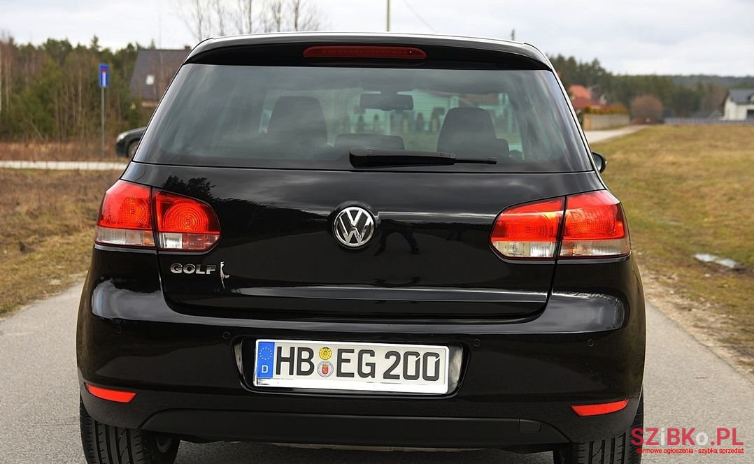 2011' Volkswagen Golf photo #6