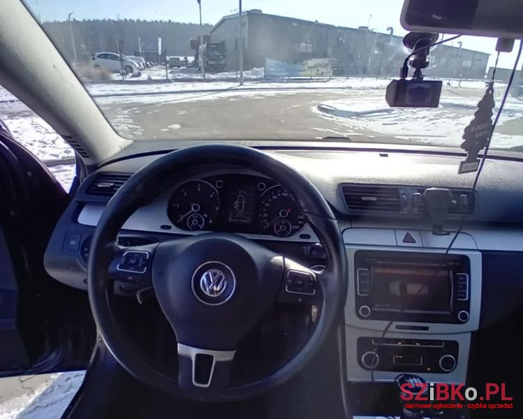 2010' Volkswagen Passat photo #6