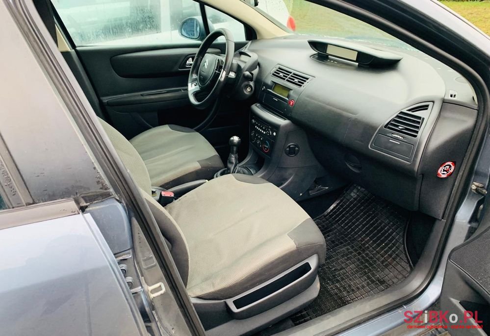2005' Citroen C4 1.6 16V Confort photo #6