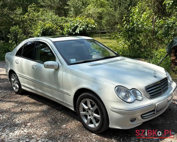 2007' Mercedes-Benz C-Class photo #2