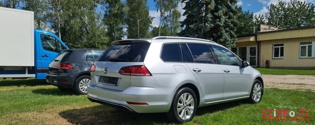 2019' Volkswagen Golf photo #4