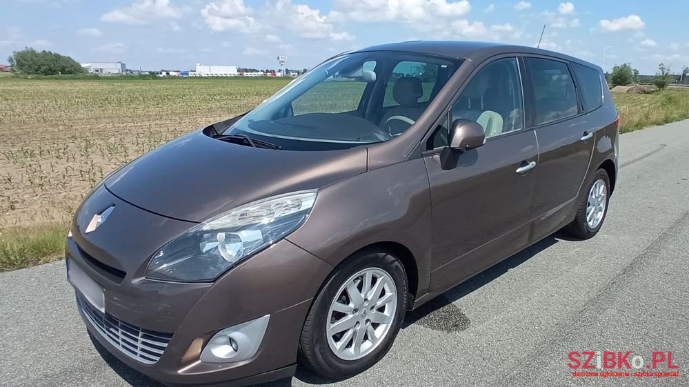 2009' Renault Scenic 1.9 Dci Privilege photo #1