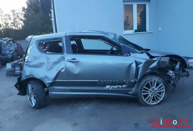 2015' Suzuki Swift photo #2