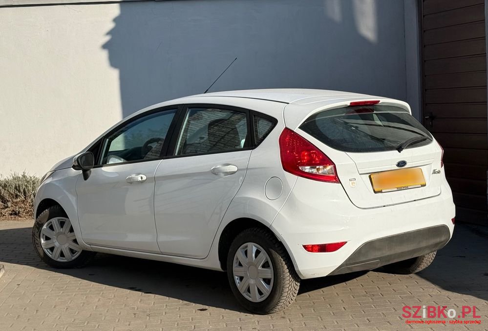 2010' Ford Fiesta photo #3